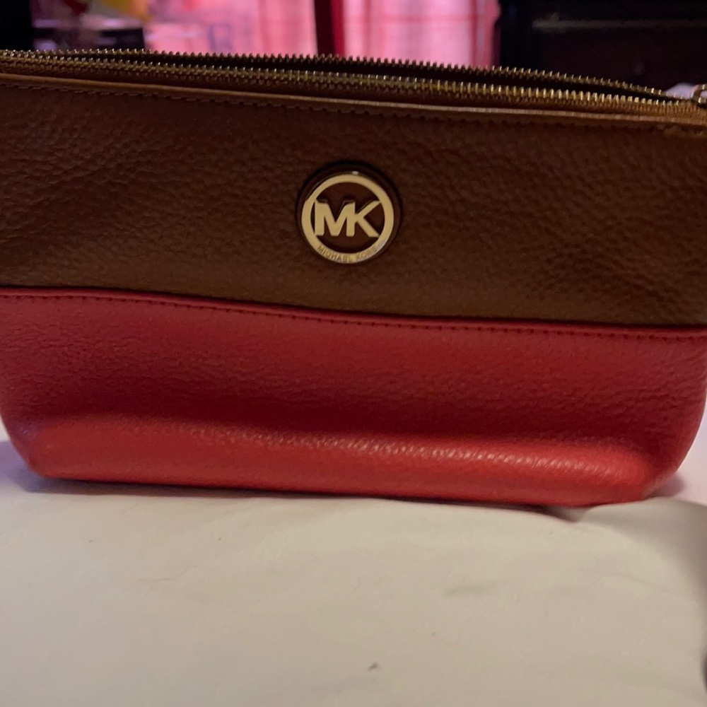 Beautiful Michael Kors bag never used
